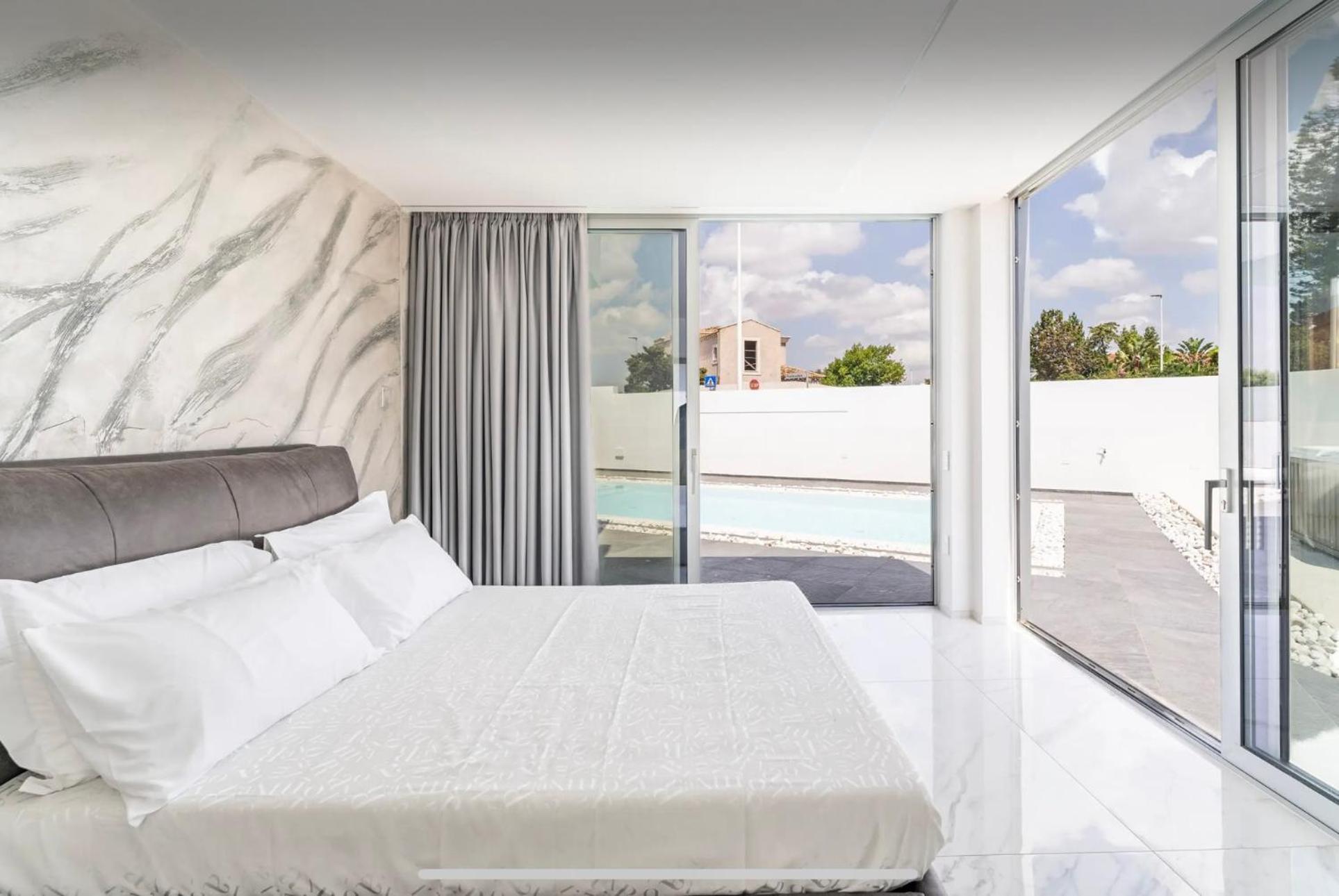 Leonida'S Room Pool And Jacuzzi Quartu Sant'Elena Exterior photo